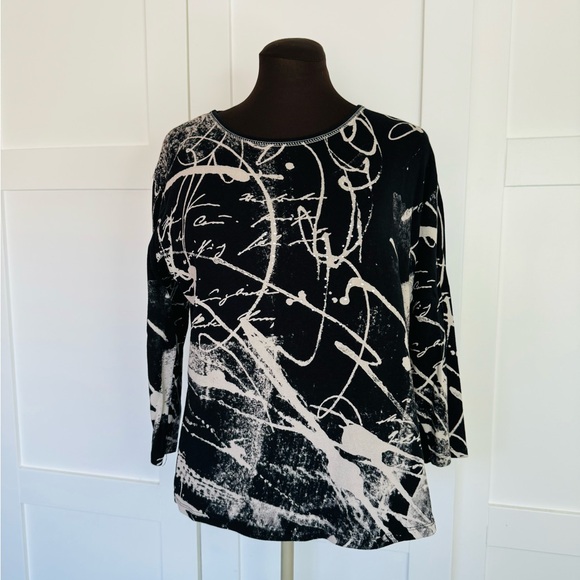 Jess & Jane Abstract Print Studded Accents Cotton Top - Picture 2 of 8